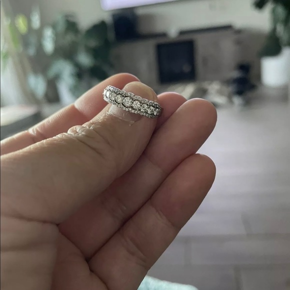 14k Solid White Gold Ring - Picture 6 of 8